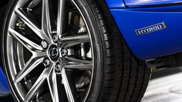 Lexus IS 300h wheel and logo
