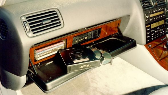 LS 400 glovebox