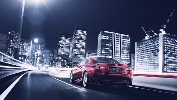 Lexus_RC_city_dynamic_rear