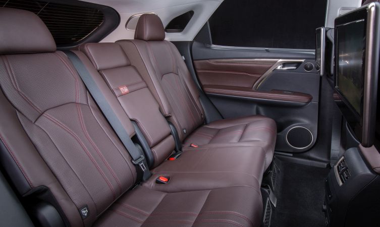 Lexus RX rear space