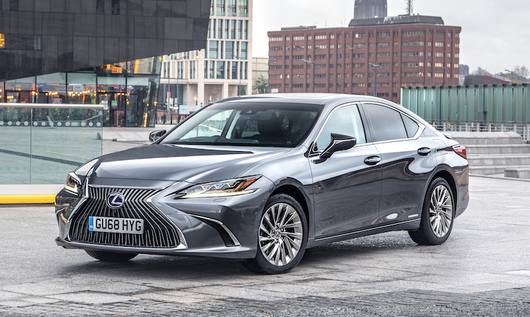 Quality and quantity: hybrid drives new Lexus UK sales record - Lexus