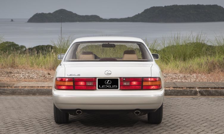 Lexus LS 400