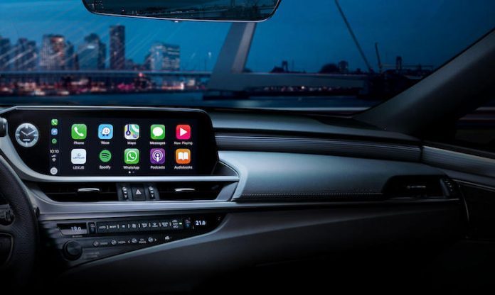 2020 Lexus ES Apple CarPlay