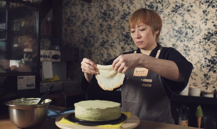 THE ART OF MAKING A MATCHA CREPE CAKE