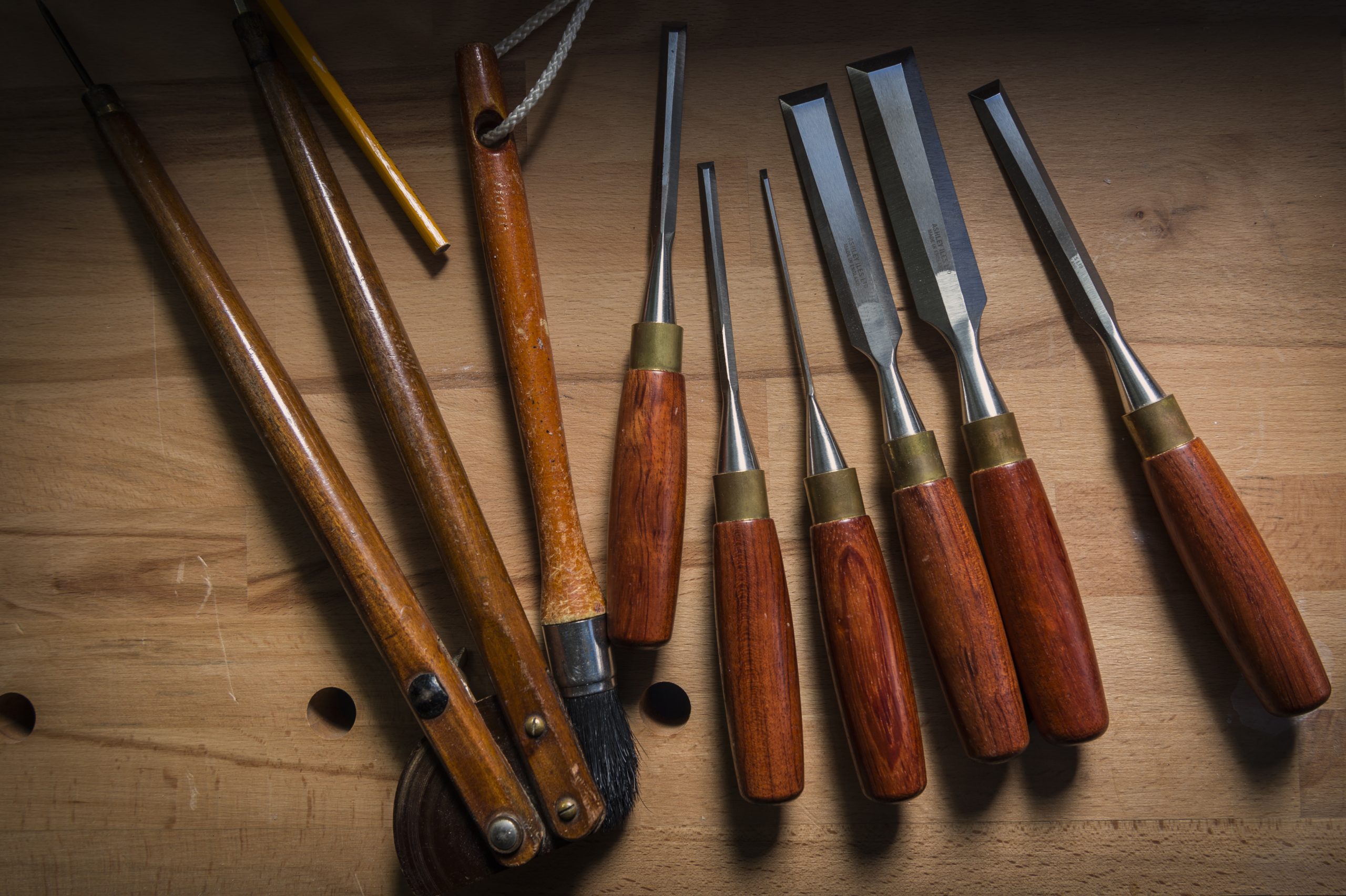 Hand carvong chisels