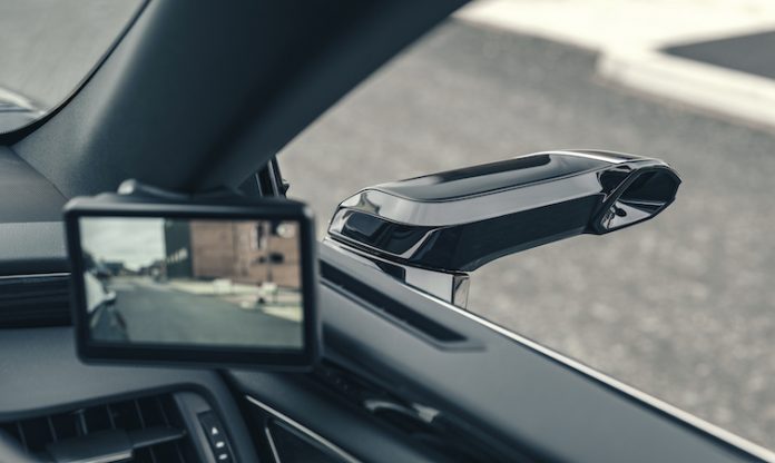 World of Lexus-Lexus ES digital mirrors