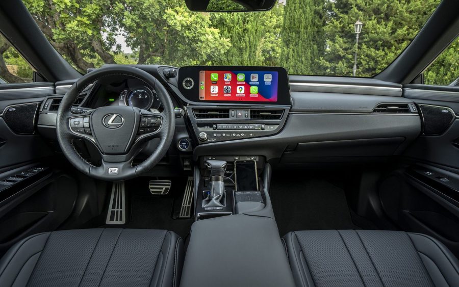 Lexus ES 300h interior