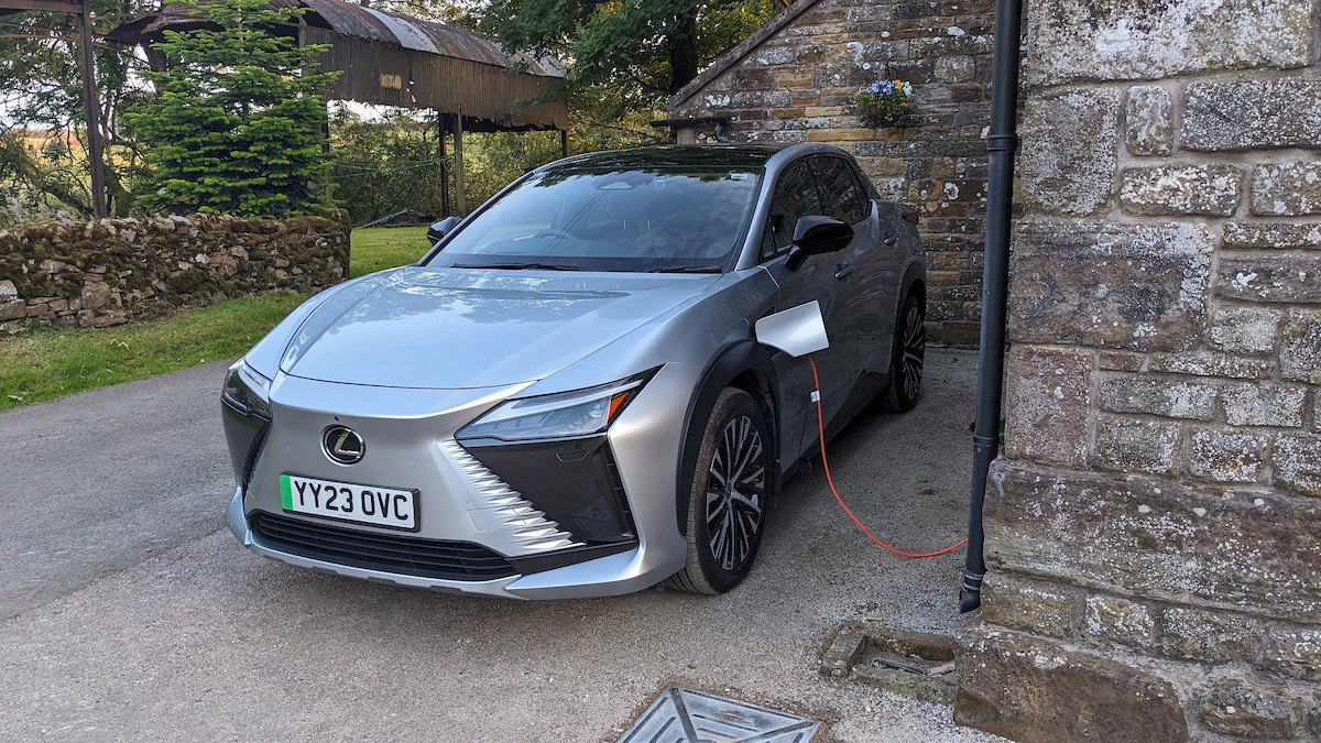 Lexus RZ450e charging